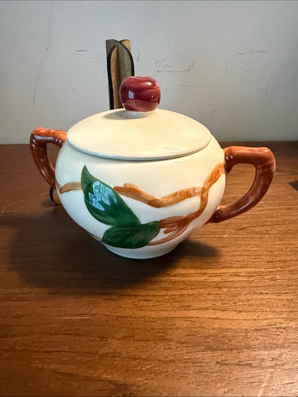 Vintage Franciscan Apple pattern covered sugar bowl